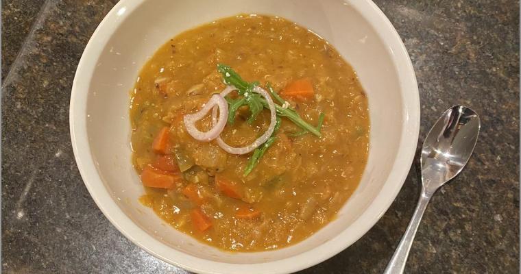 Red lentil soup with veggies